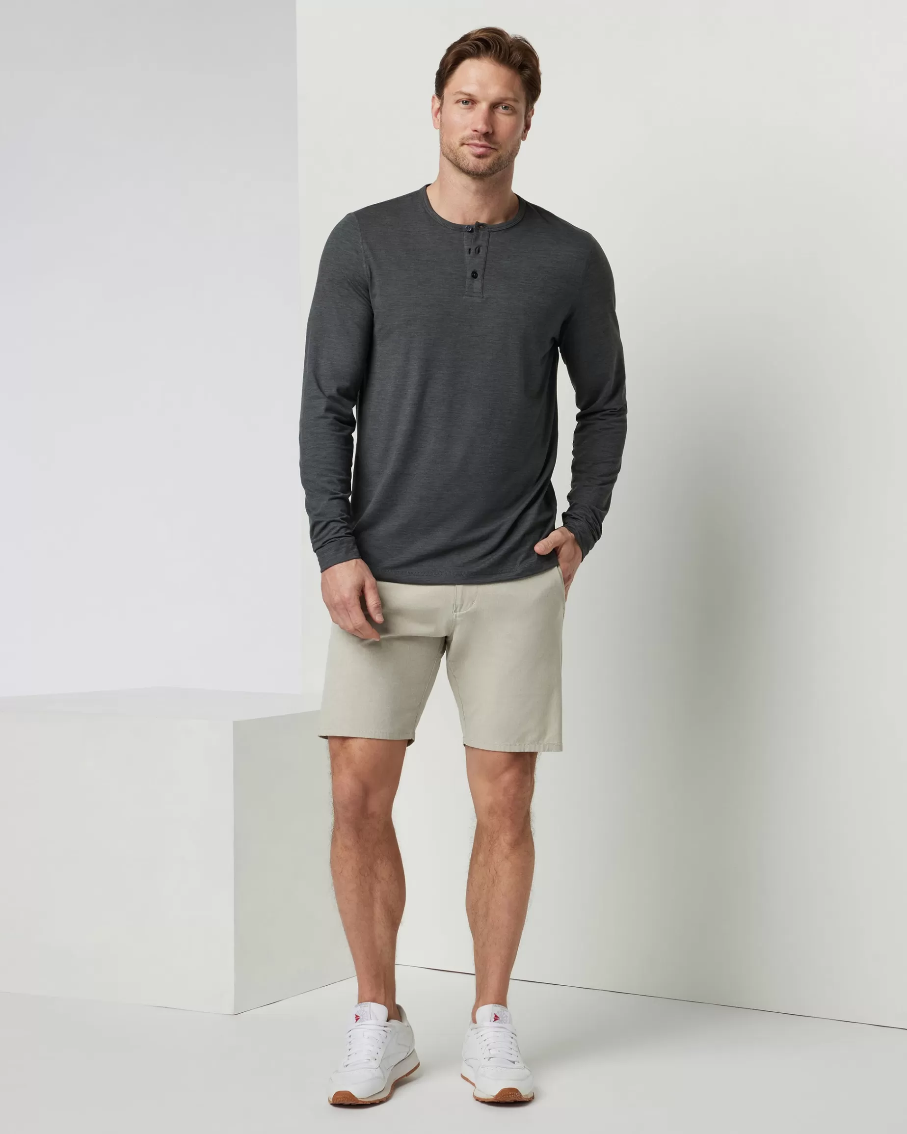 Vuori Aim Short Khaki Shop