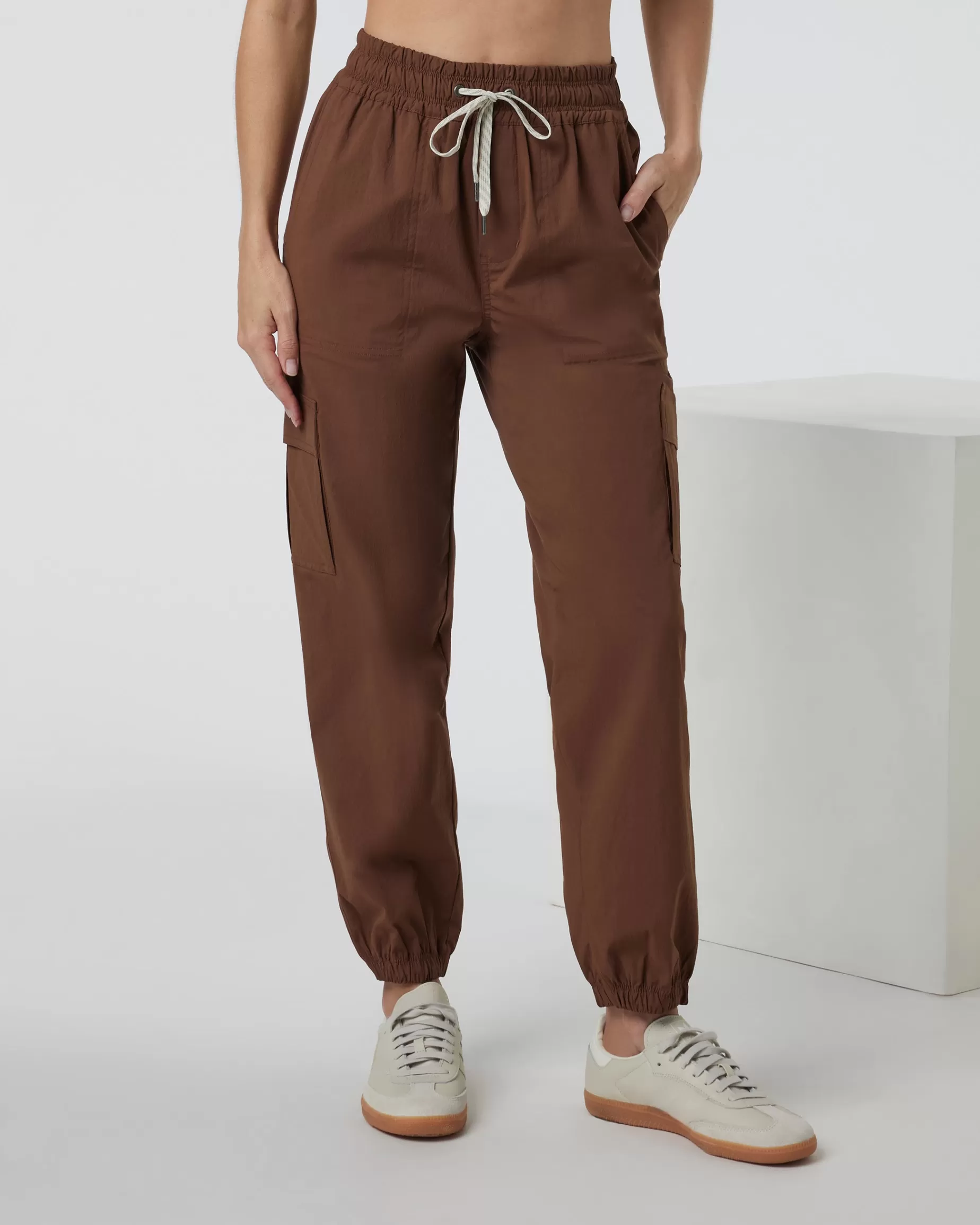 Vuori Birch Jogger Pepper Fashion