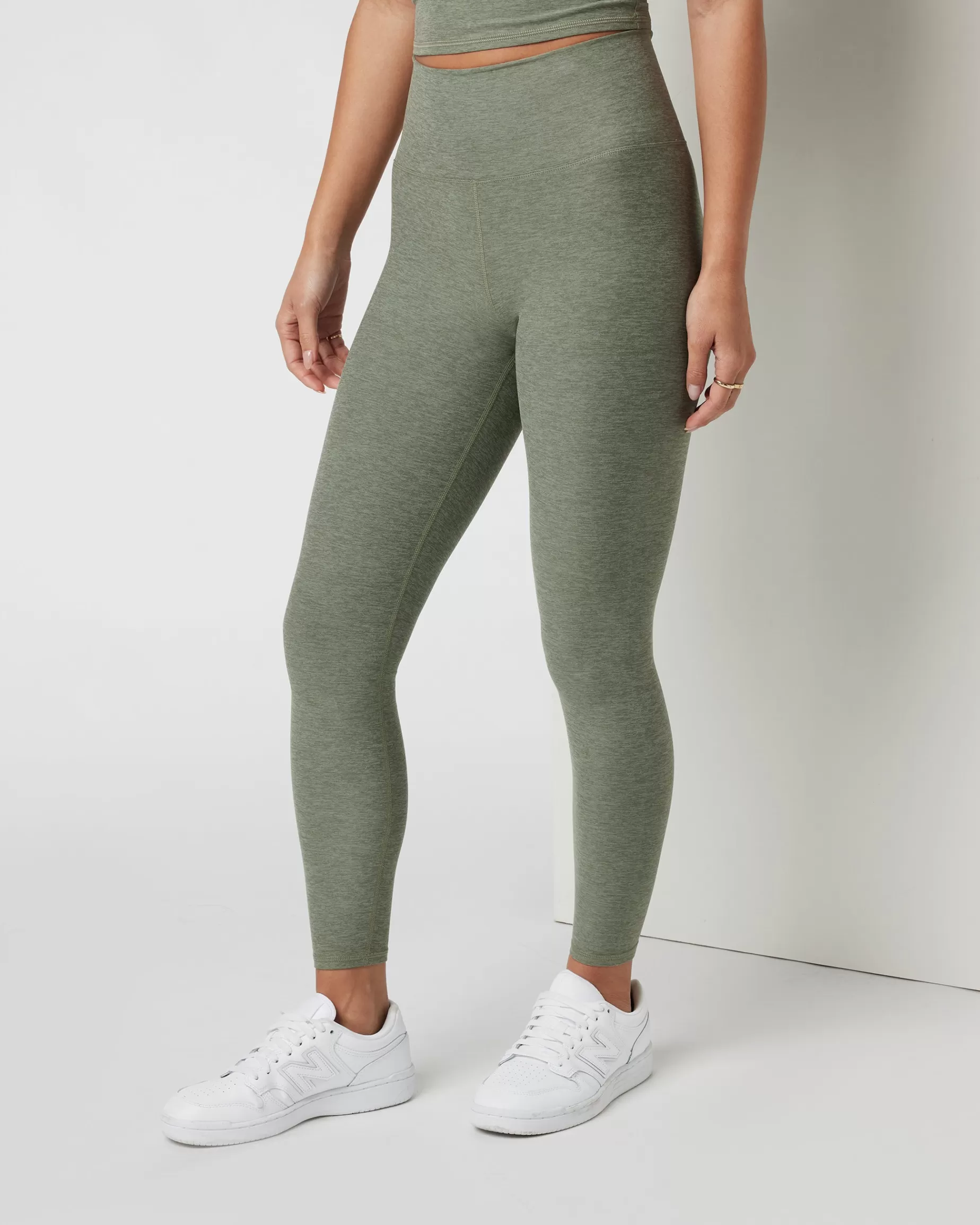 Vuori Clean Elevation Legging-Short PistachioHeather Sale