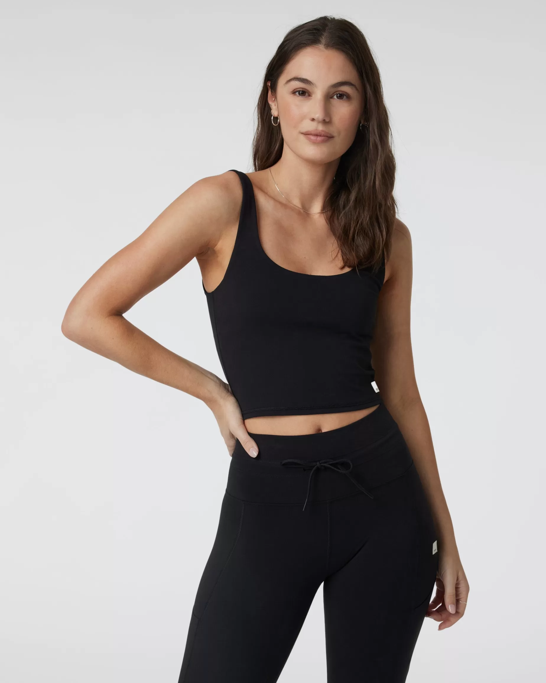 Vuori Daily Crop Black Hot