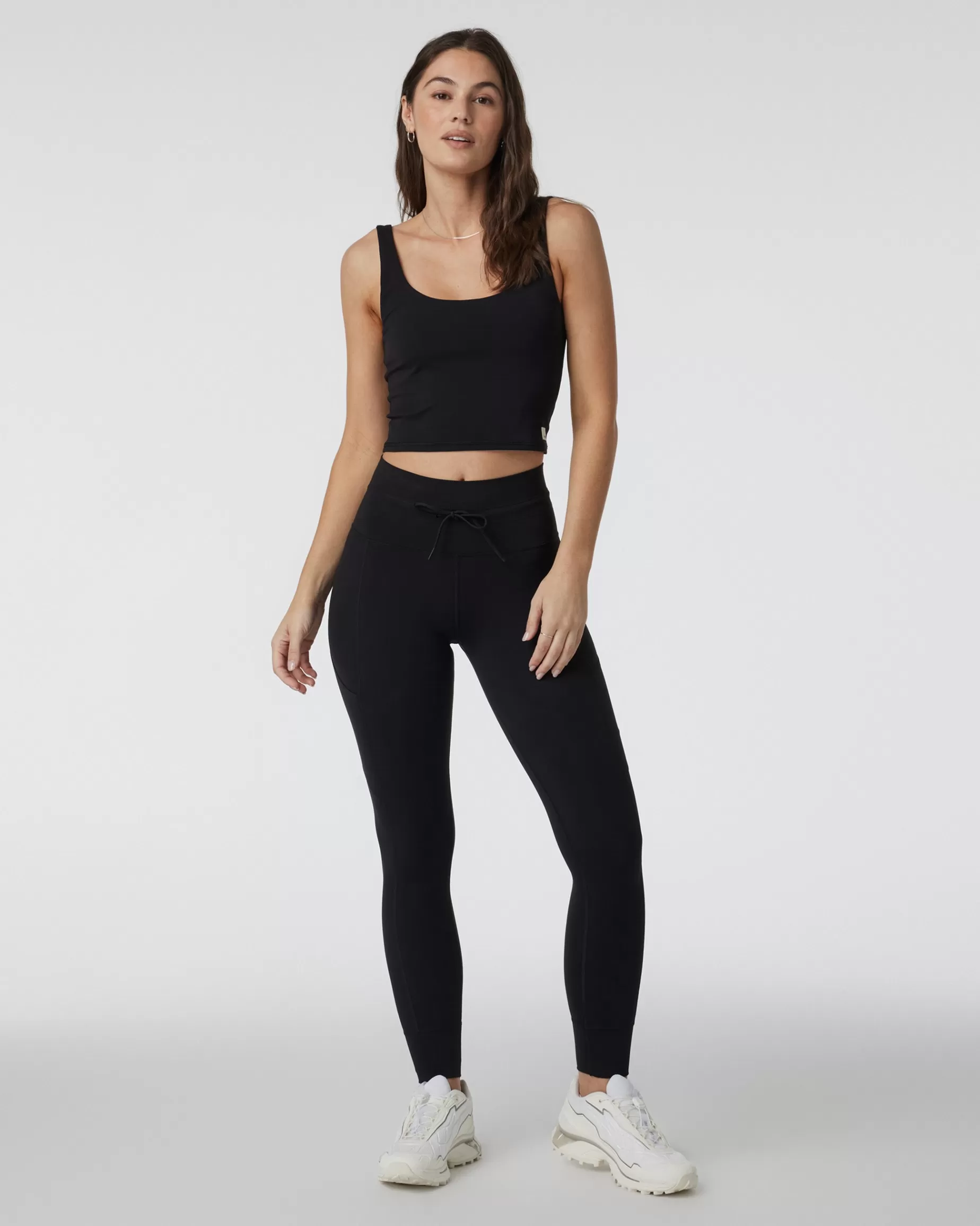 Vuori Daily Crop Black Hot