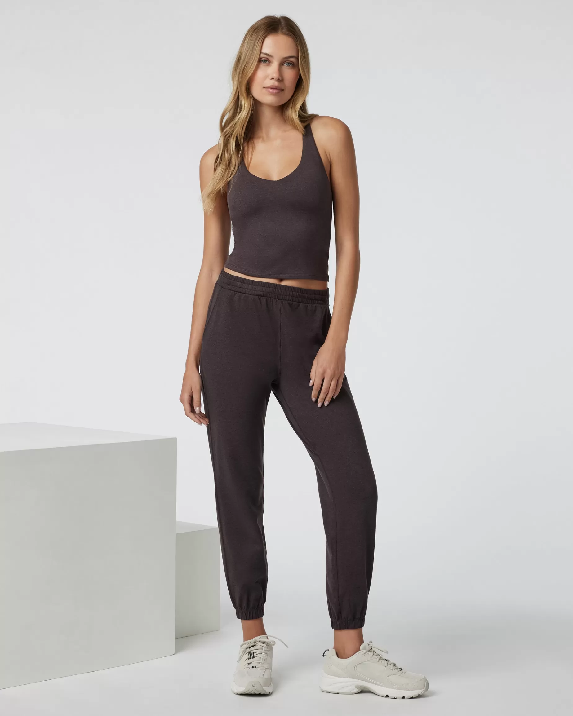 Vuori Halo Performance Crop 2.0 SangriaHeather Flash Sale