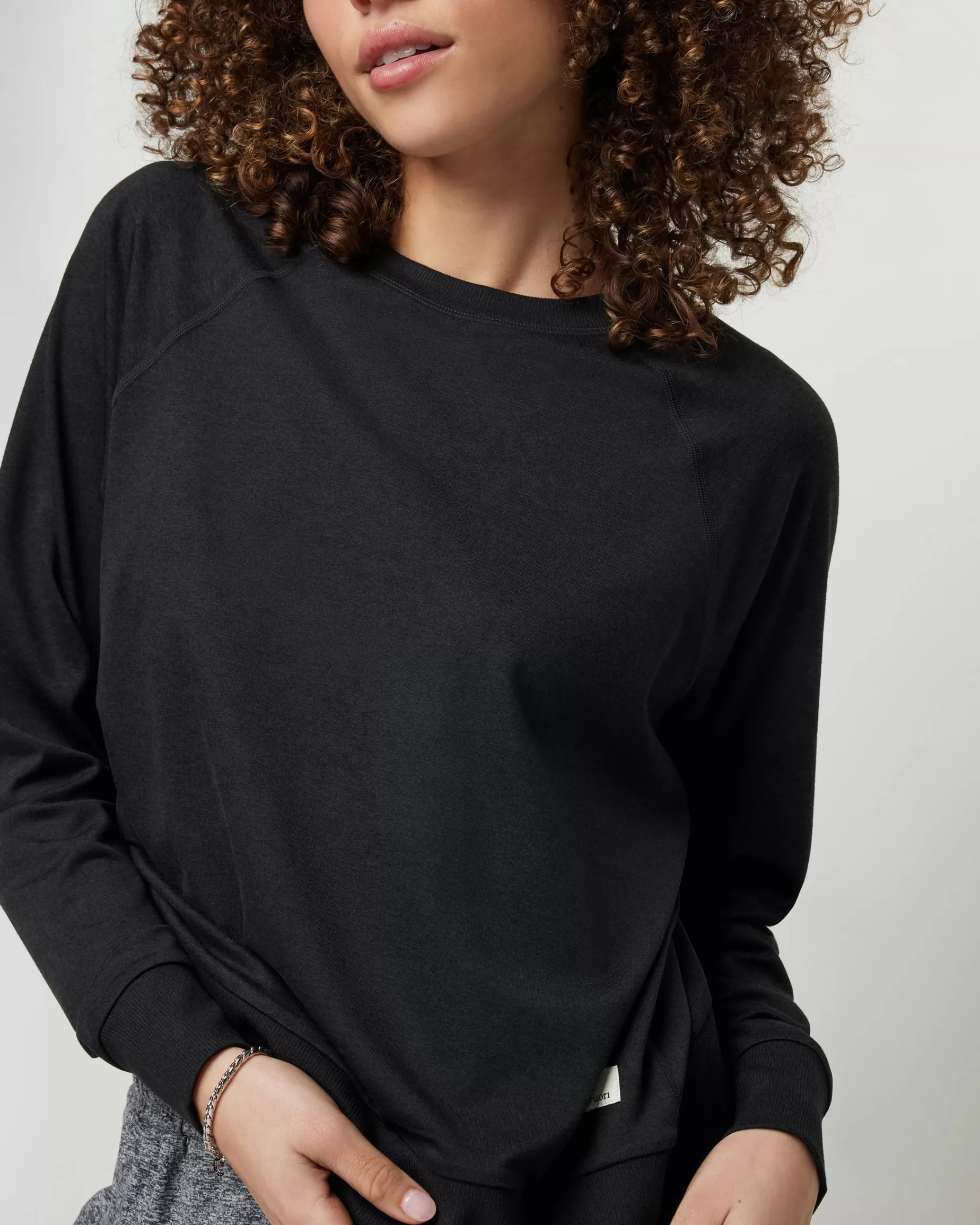 Vuori Long Sleeve Halo Crew BlackHeather Hot