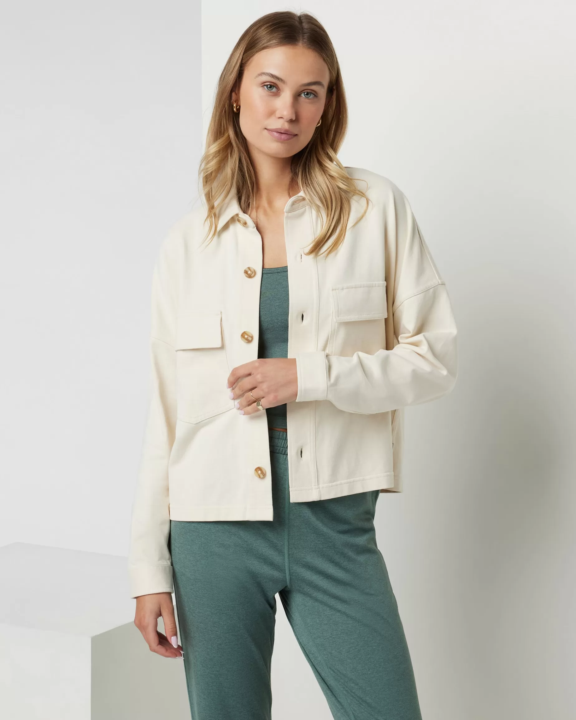 Vuori Mackenzie Cropped Shirt Jacket Natural Discount