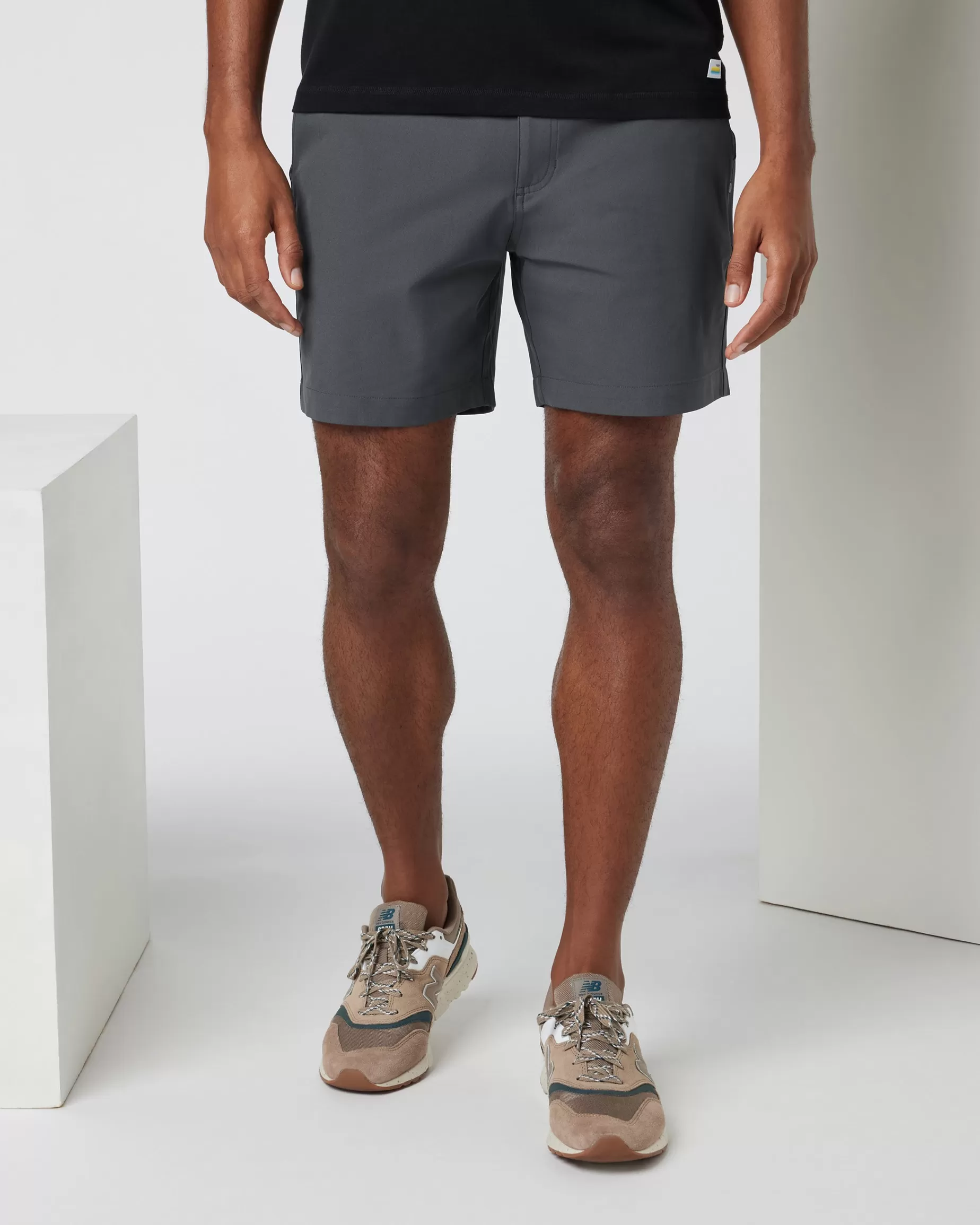 Vuori Meta Short 6" Charcoal Hot