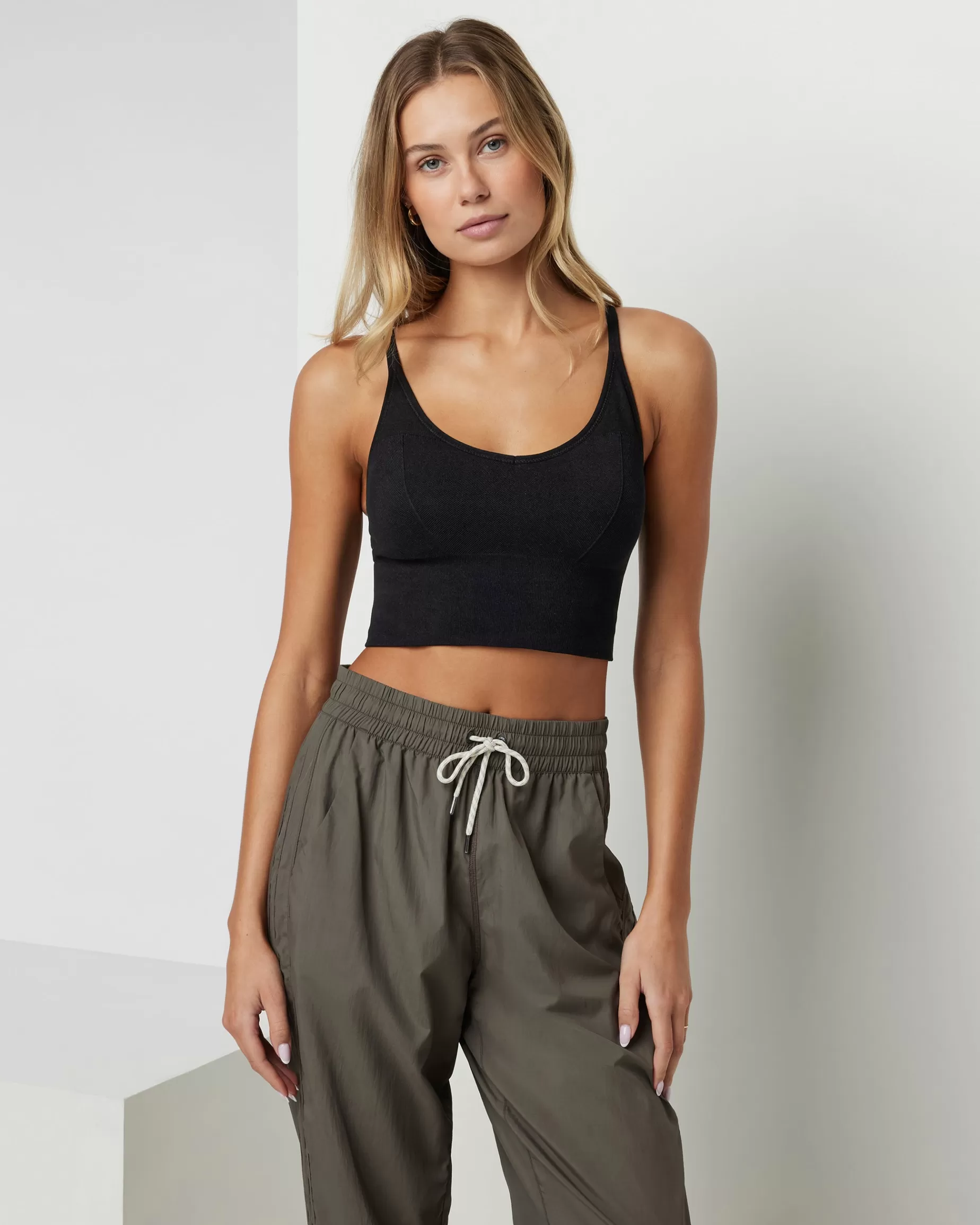 Vuori Quince Seamless Crop Black New