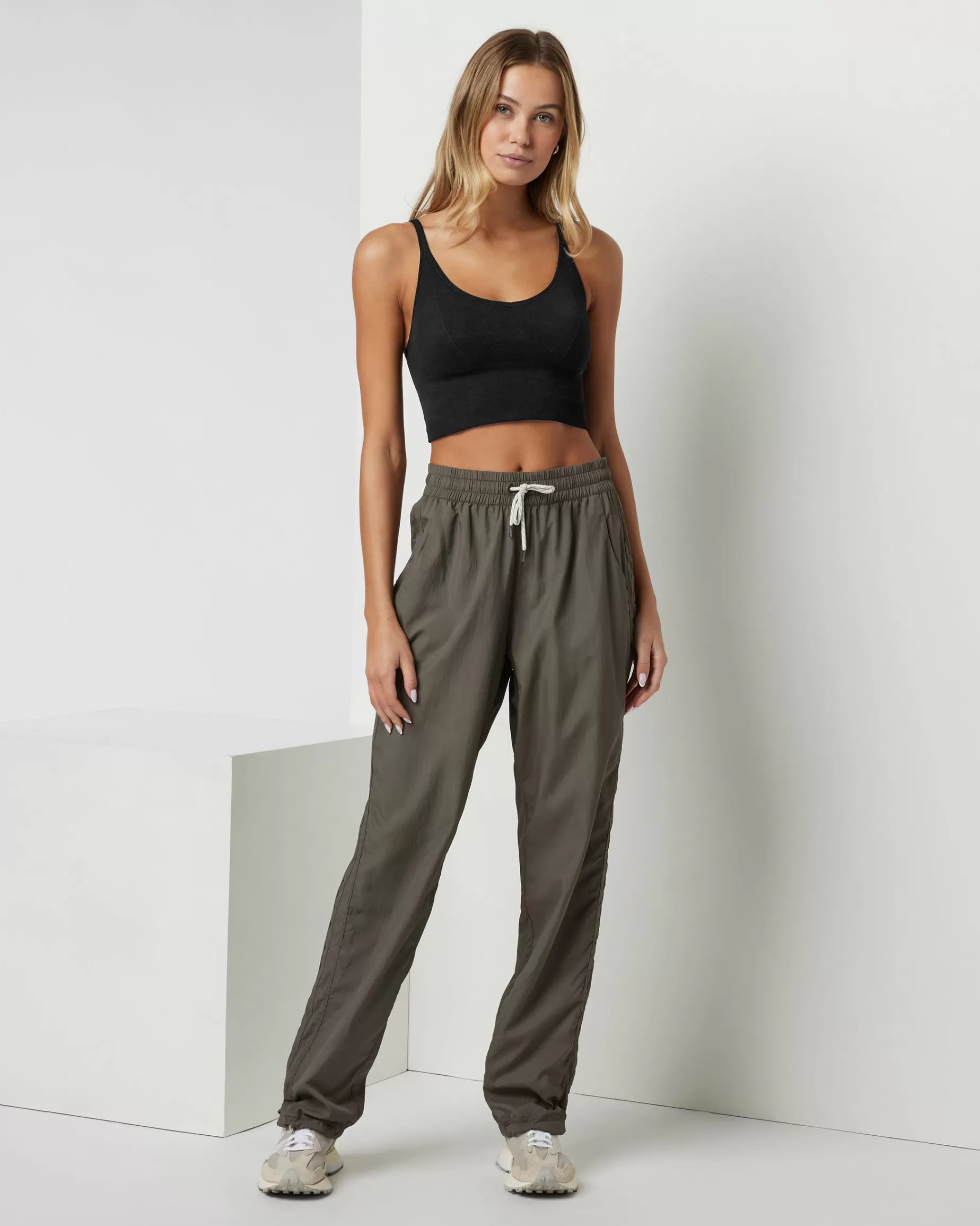 Vuori Quince Seamless Crop Black New