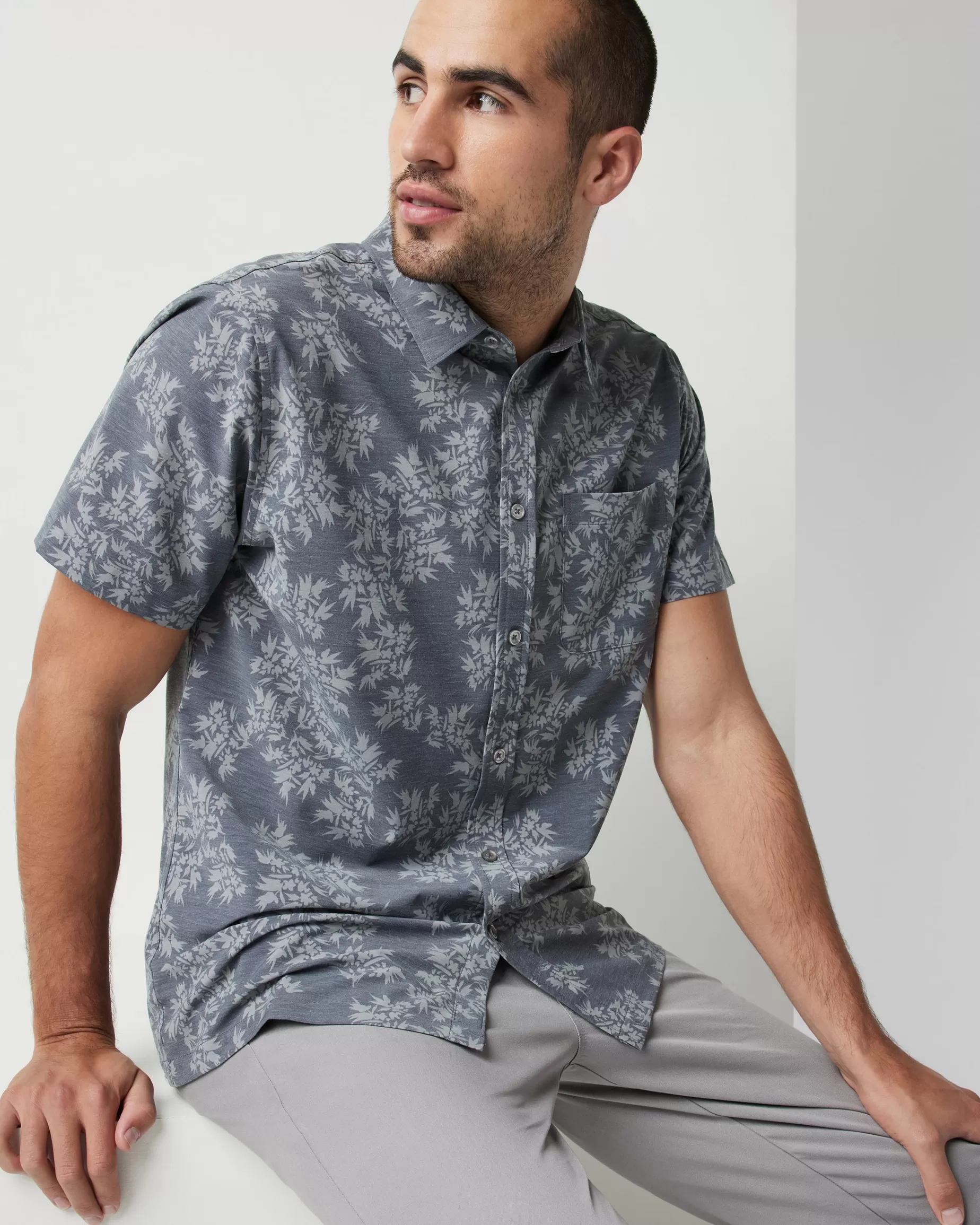 Vuori Short-Sleeve Bridge Button Down ShiitakeVista Fashion