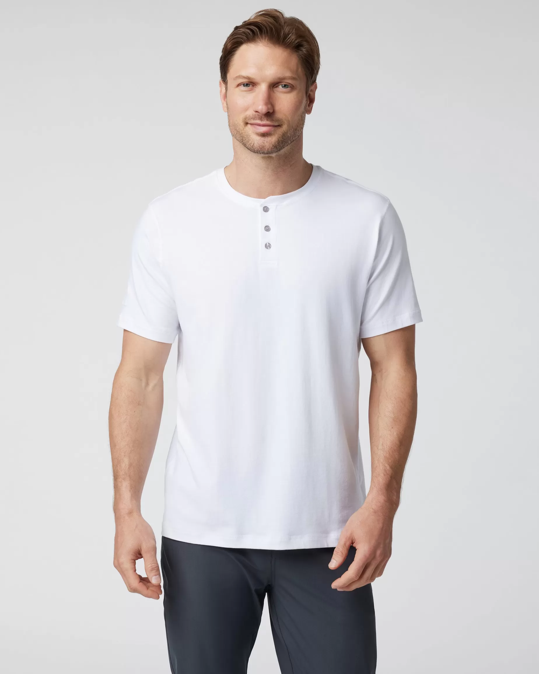 Vuori Short-Sleeve Ever Henley White Hot