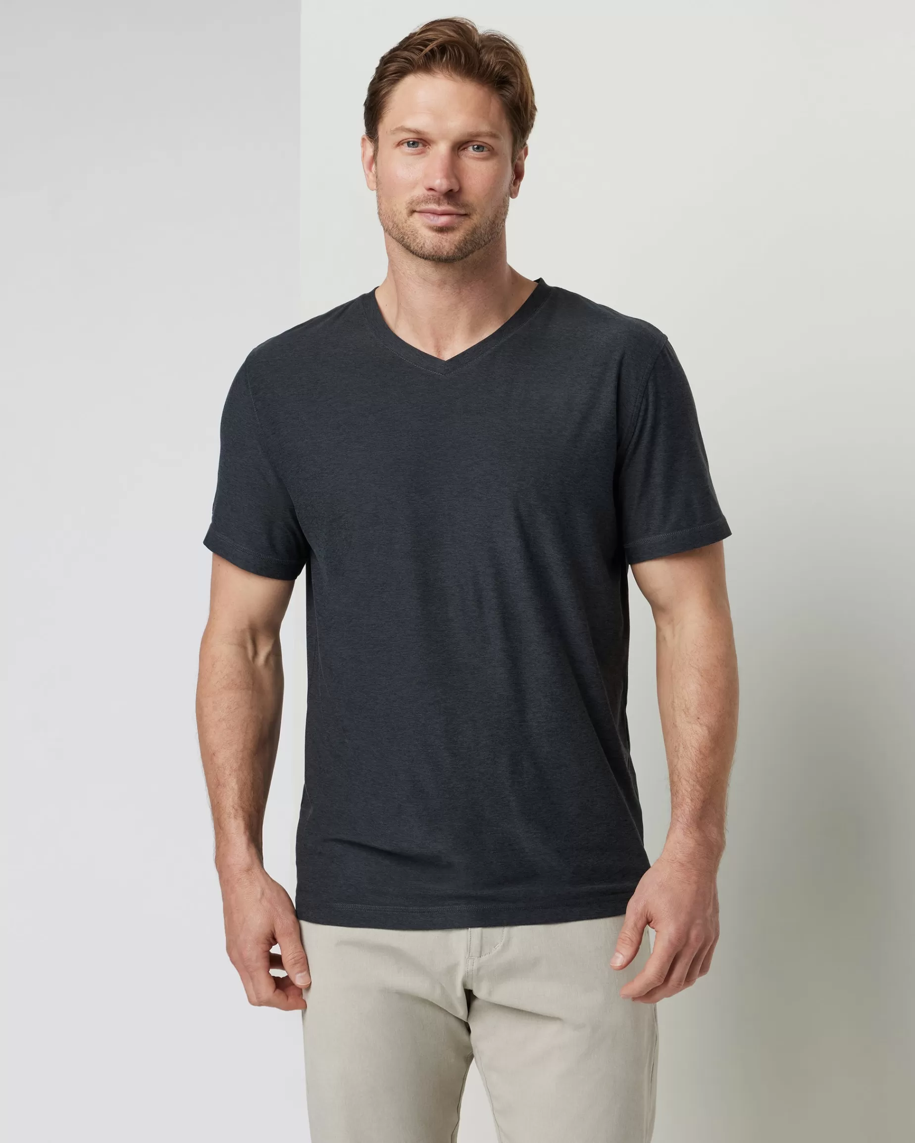 Vuori Strato Tech V-Neck CharcoalHeather Flash Sale