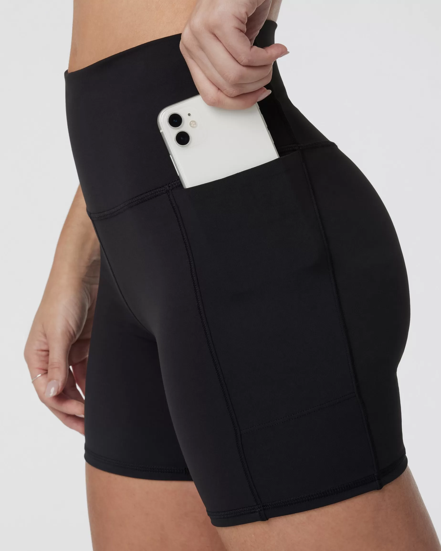 Vuori Studio Pocket Short Black Shop