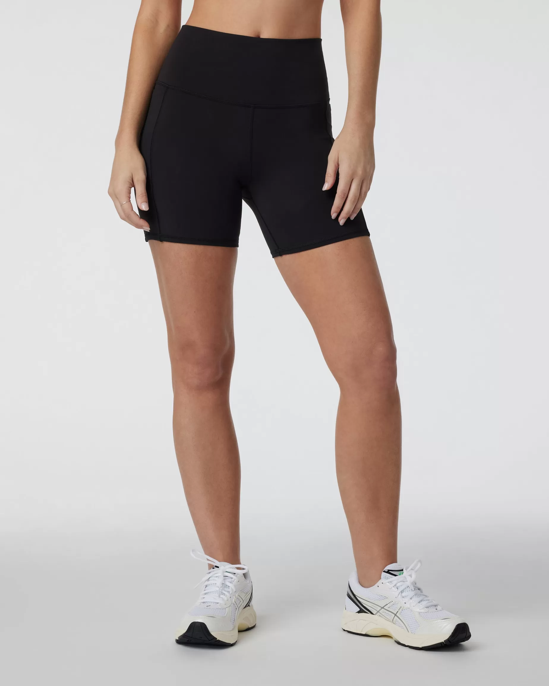 Vuori Studio Pocket Short Black Shop