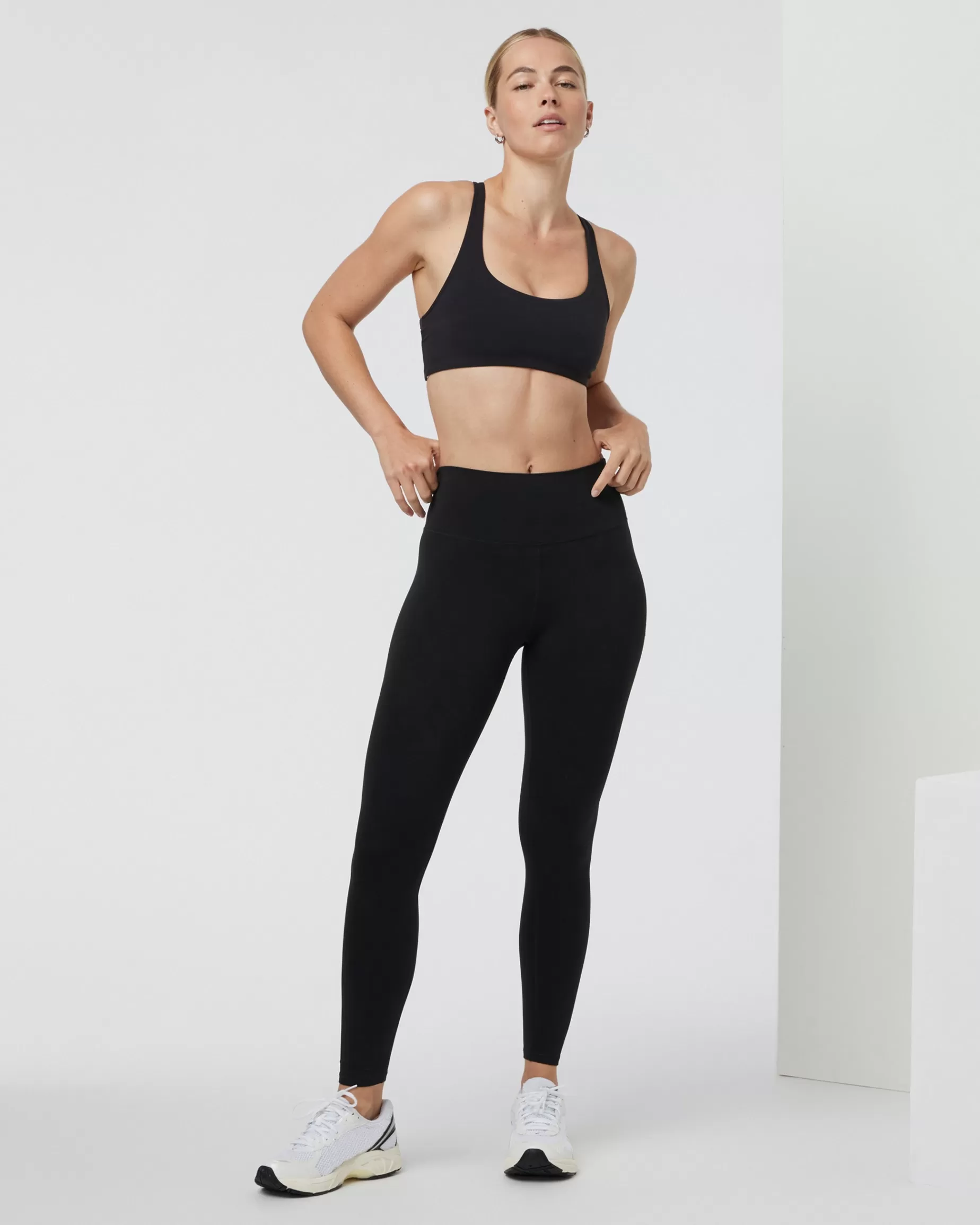 Vuori Yosemite Bra Black Clearance